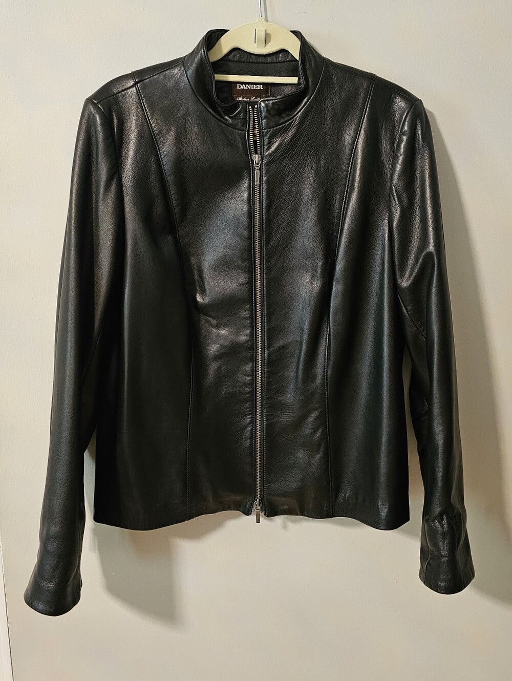 Danier Italian Leather Black Genuine Leather Jacket Made in Canada L/G